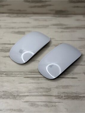 [Lot of 2] Apple Bluetooth Wireless Magic Mouse (1st Gen) A1296 - Working